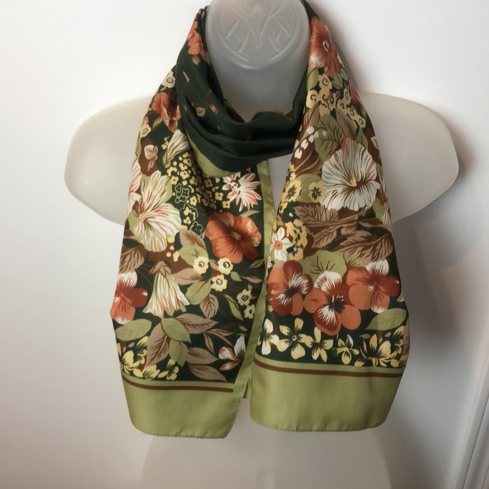 VTG Beautiful Floral Oblong Scarf Polyester Made in Italy